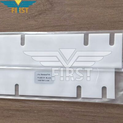 Roland 700 için yıkama bıçağı 1102 × 56 × 1 mm boyutları ve yüksek plastikte 13 delik